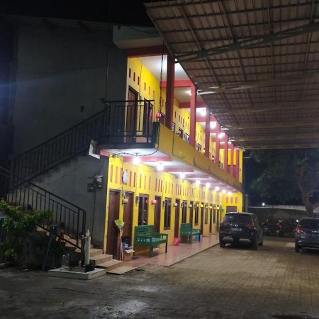 Near Jalan Tol 1 Otel Pekalongan Dış mekan fotoğraf
