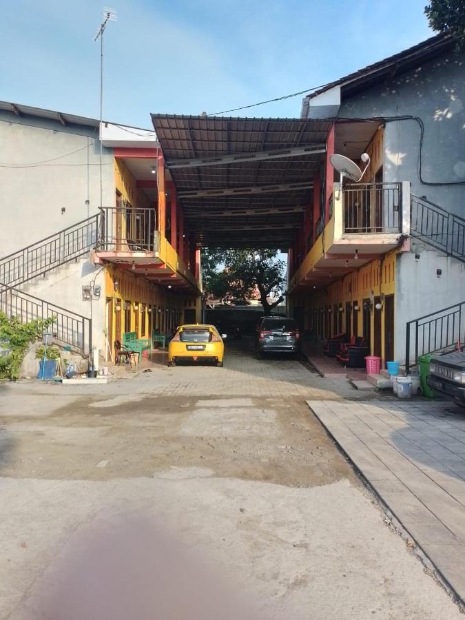 Near Jalan Tol 1 Otel Pekalongan Dış mekan fotoğraf